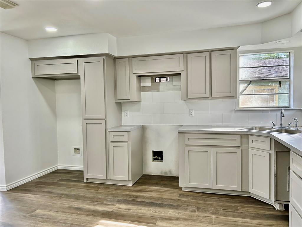 Shelby St, Clute, TX 77531