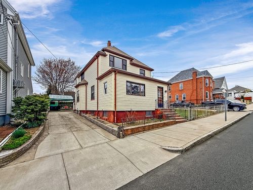 42 Genessee St, Revere, MA, 02151-5229 | Card Image