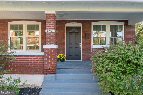 201 Parkway St, WINCHESTER, VA, 22601-5143 | Card Image