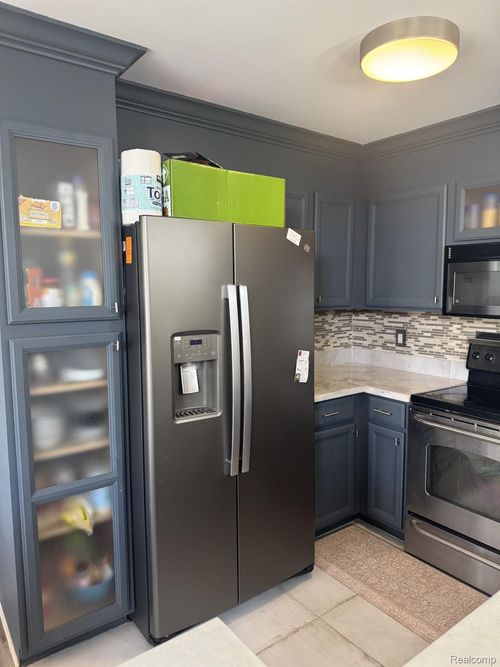 15280 Yale Dr, Clinton Township, MI, 48038-1093 | Card Image