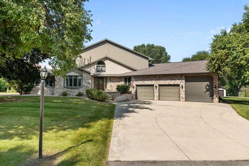 9 N Kurt Avenue, GRAND CHUTE, WI, 54913 | Card Image