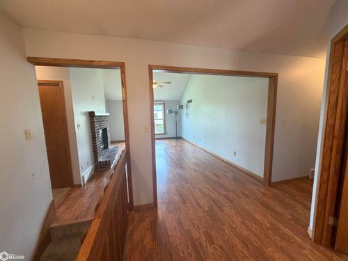 2068 Golfview Cir, Centerville, IA, 52544-8937 | Card Image