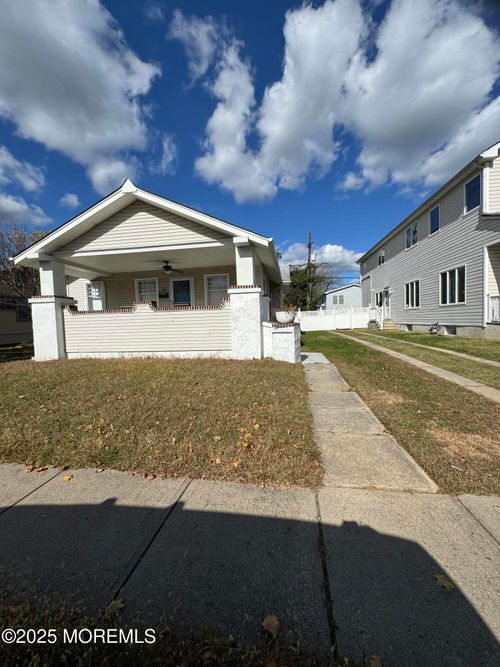 21 Wyckoff St, Deal, NJ, 07723-1323 | Card Image