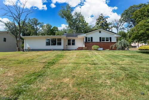 3 Tanglewood Ln, Green Brook, NJ, 08812-2119 | Card Image