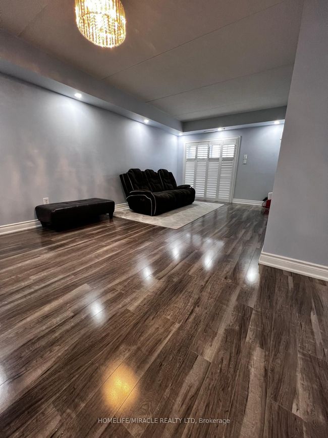 201 - 7428 Markham Rd, Condo with 2 bedrooms, 2 bathrooms and 1 parking in Markham ON | Image 6