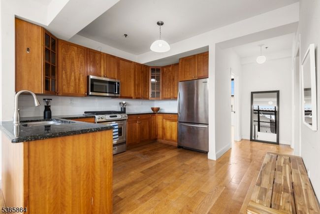 APT-219X - 300 Communipaw Ave, Townhouse with 3 bedrooms, 2 bathrooms and null parking in Jersey City NJ | Image 7