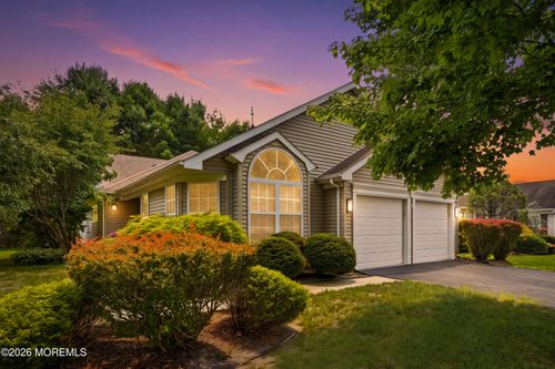 39 Valley Stream Ln, Lakewood, NJ, 08701-5746 | Card Image