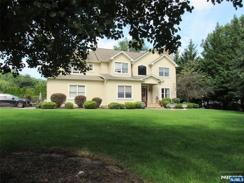 5 Pilgrim Court, Cedar Grove, NJ, 07009 | Card Image