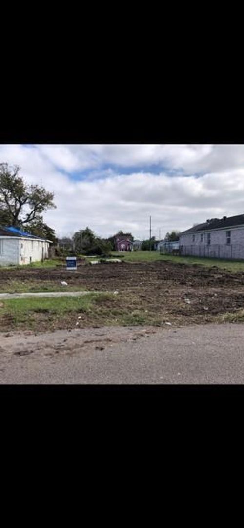 1923 Flood St, New Orleans, LA, 70117-2927 | Card Image