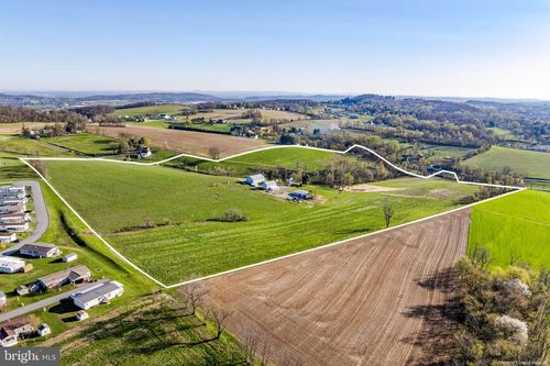 85 Tome Farms Ln, YORK, PA, 17406-9218 | Card Image