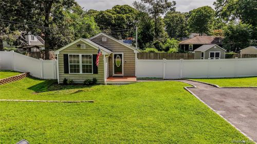 17 Connelly Dr, Lake Grove, NY, 11755-2967 | Card Image