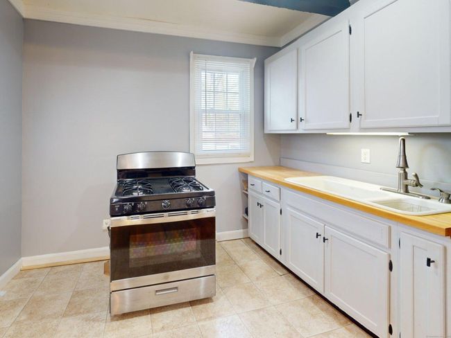 39 Geer Ave, House other with 3 bedrooms, 2 bathrooms and 4 parking in Norwich CT | Image 5