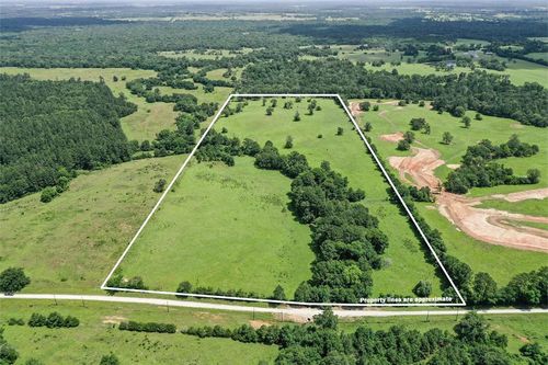 42 J C Walker Loop, Bedias, TX, 77831 | Card Image