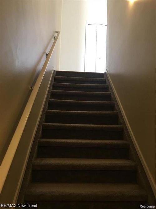 39854 Rockcrest Cir, Northville, MI, 48168-3968 | Card Image