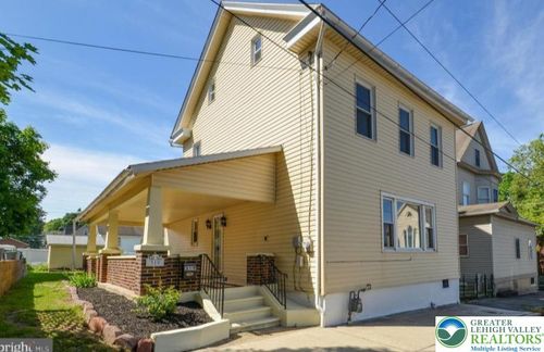 319 W Franklin St, Slatington, PA, 18080-1717 | Card Image