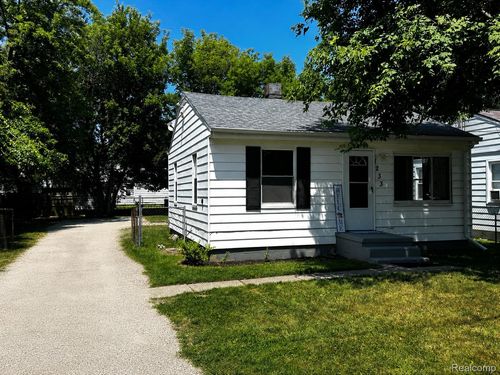 1233 Allen St, Burton, MI, 48529-1103 | Card Image