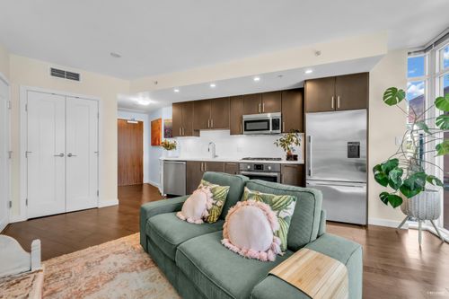 610-88 W 1st Ave, Vancouver, BC, V5Y0K2 | Card Image