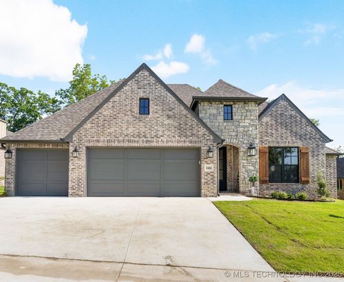 1604 Pinecrest Dr, Claremore, OK, 74017-1238 | Card Image