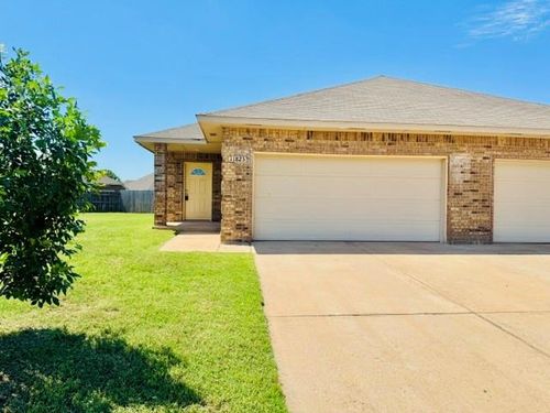 11823 Sw 14th St, Yukon, OK, 73099-9769 | Card Image