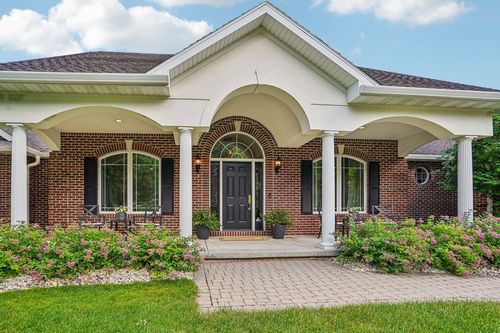 8801 Fairway Oaks Dr, Verona, WI, 53593-7920 | Card Image