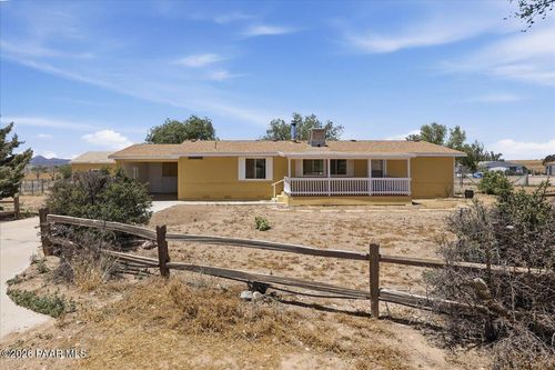 24700 N Los Angeles St, Paulden, AZ, 86334-3311 | Card Image