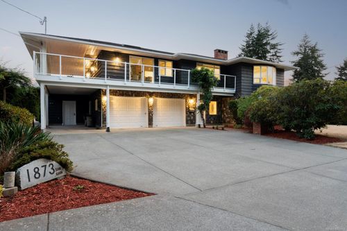 1873 San Juan Ave, Saanich, BC, V8N2J1 | Card Image