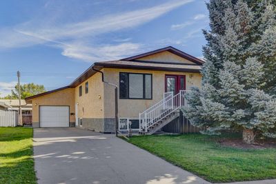 529 2 St N, House detached with 4 bedrooms, 3 bathrooms and 6 parking in Vulcan AB | Image 1