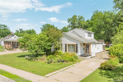30066 Bock St, Garden City, MI, 48135-2305 | Card Image