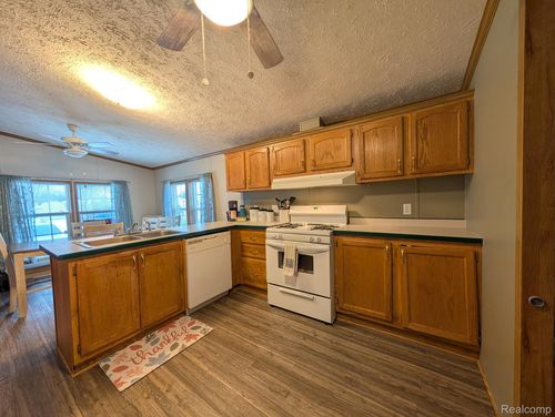 57 Ashley Cir, Swartz Creek, MI, 48473-1173 | Card Image