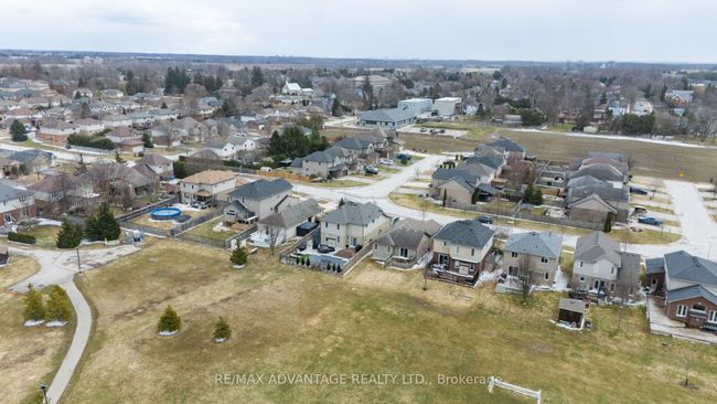 10 Stonefield Gate, House other with 3 bedrooms, 3 bathrooms and 2 parking in Ilderton ON | Image 37