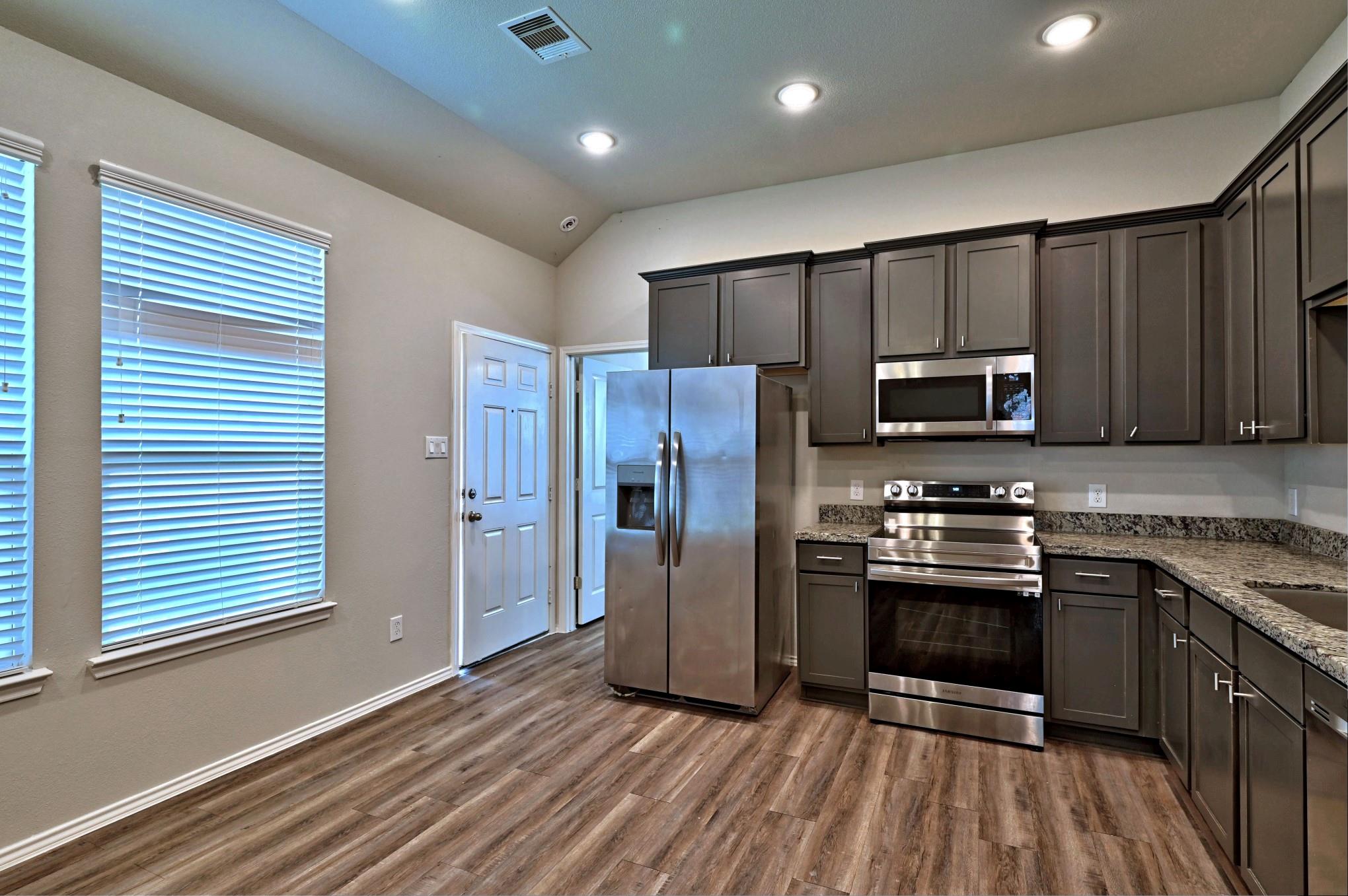 Residential Lease in Willis 5