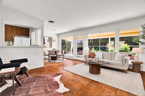 7862 Jellico Ave, Northridge, CA, 91325-4337 | Card Image