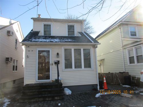 33 155th St, Flushing, NY, 11354-3302 | Card Image