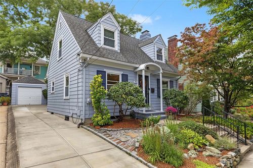 92 Edgehill Rd, Providence, RI, 02906-1929 | Card Image