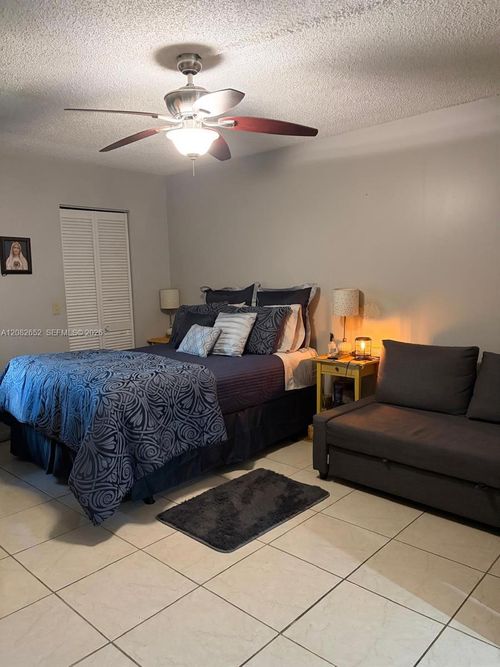 302h-1401 Sw 135th Ter, Pembroke Pines, FL, 33027-6487 | Card Image