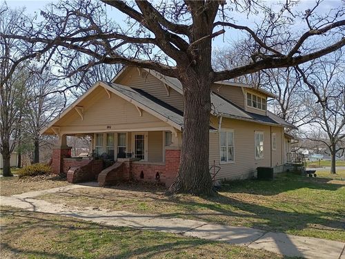101 N Elm St, Stanberry, MO, 64489-1324 | Card Image