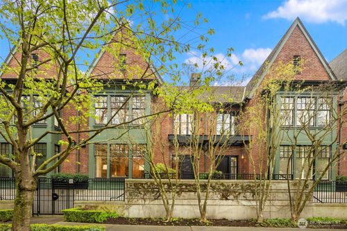 111-111 W Comstock St, Seattle, WA, 98119-3552 | Card Image