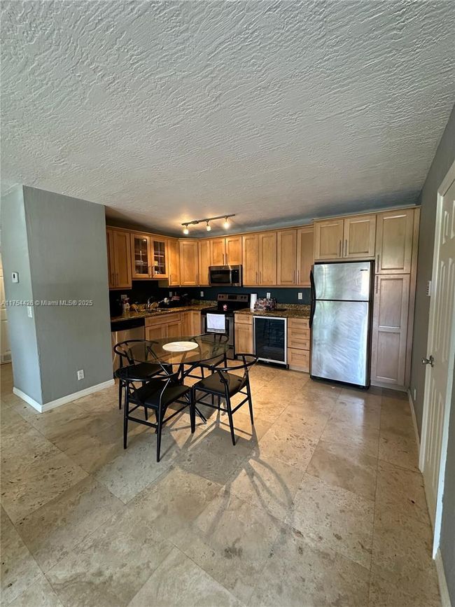 APT-1 - 530 Ne 15 Th Ct, Condo with 2 bedrooms, 1 bathrooms and null parking in Fort Lauderdale FL | Image 12