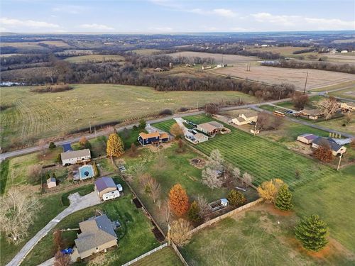 15251 Dempsey Rd, Leavenworth, KS, 66048-6215 | Card Image