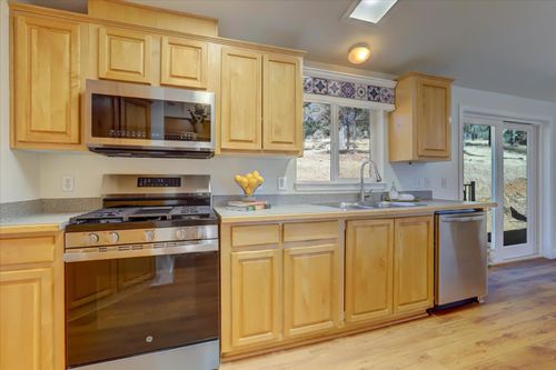 8226 Mcganney Ln, Smartsville, CA, 95977-9763 | Card Image