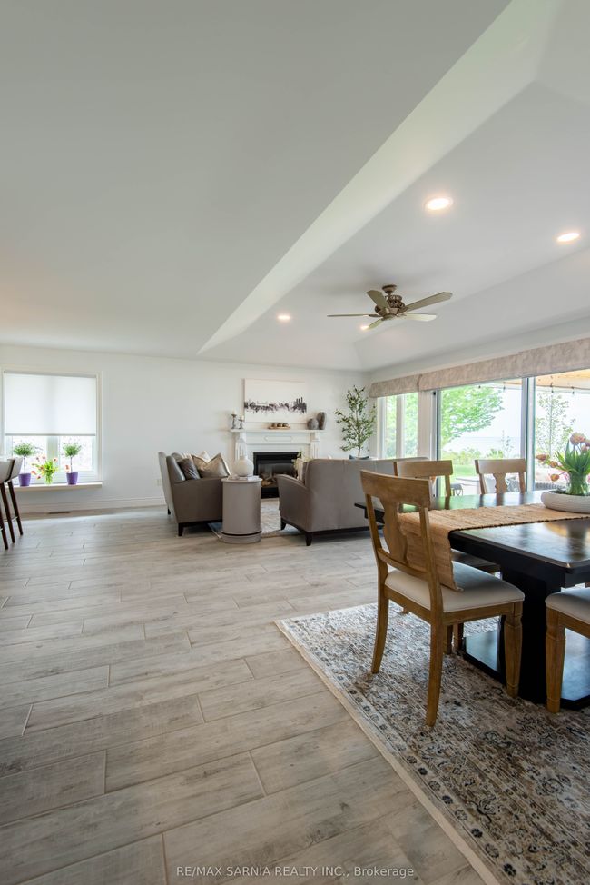 4062 Bluepoint Dr, House other with 3 bedrooms, 3 bathrooms and 4 parking in Town Of Plympton Wyoming ON | Image 20