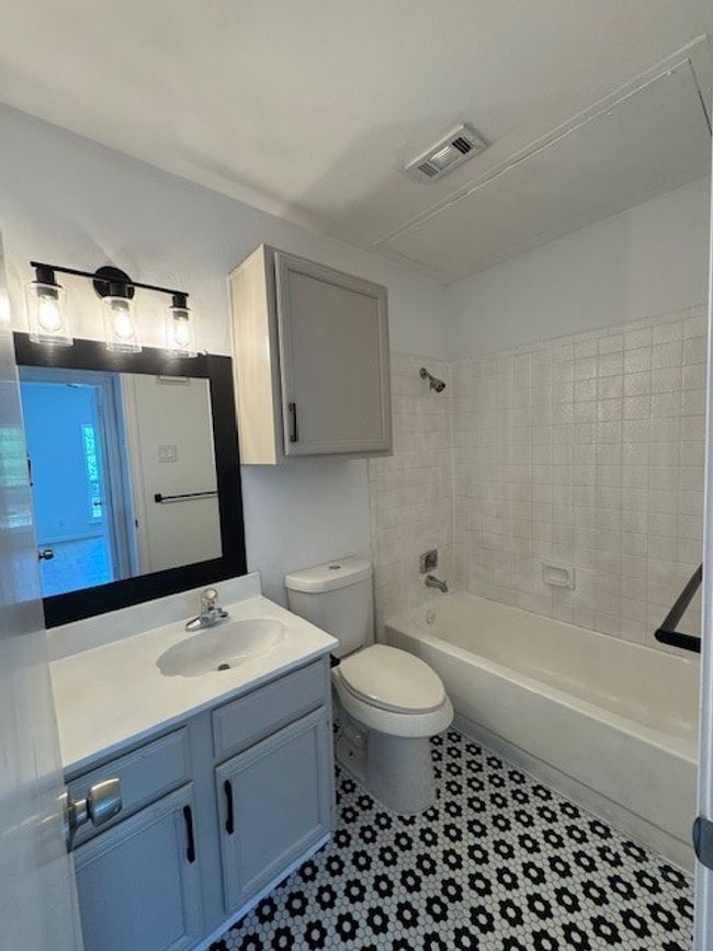 Full bath with vanity and shower / bathtub combination | Image 7