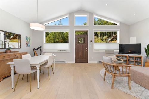 3822 Trailhead Dr, Jordan River, BC, V9Z1L1 | Card Image