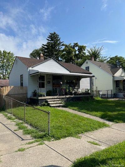 1403 E Bernhard Avenue, Home with 2 bedrooms, 1 bathrooms and null parking in Hazel Park MI | Image 2