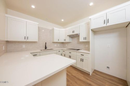 b-3246 Altura Ave, Glendale, CA, 91214-4134 | Card Image