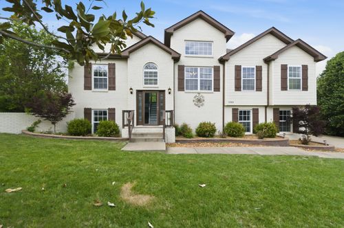 1353 Mountain Way, Clarksville, TN, 37043-3885 | Card Image