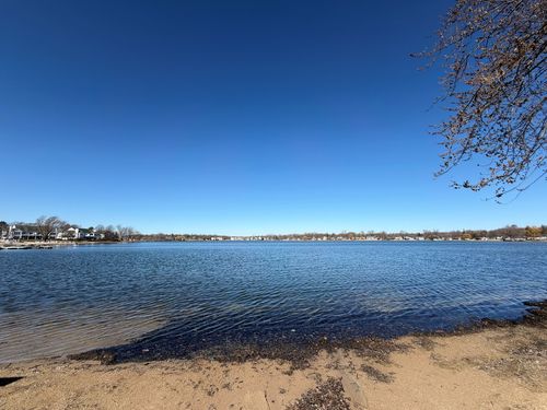 417 Lake Shore Blvd, Wauconda, IL, 60084-1521 | Card Image