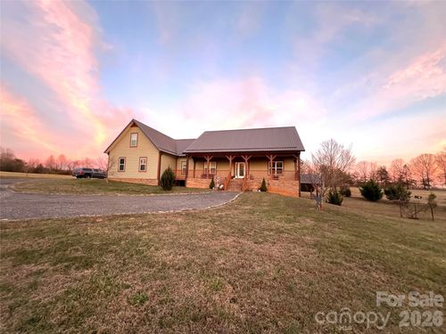 445 Warren Rd, Taylorsville, NC, 28681-6945 | Card Image
