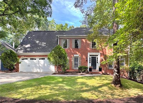 335 Woodchuck Ct, Roswell, GA, 30076-3633 | Card Image