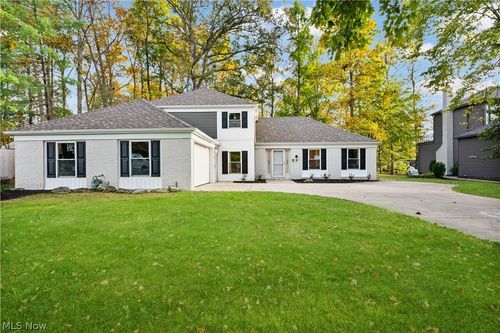 20121 Driftwood Ct, Strongsville, OH, 44149-5901 | Card Image
